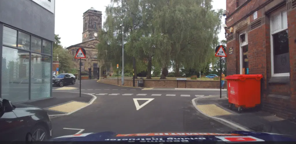 Traffic Crosses One-Way Road Ahead vs Traffic Becomes Two-Way