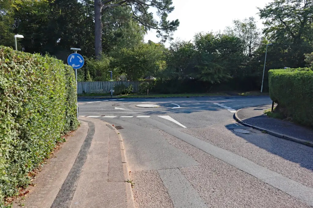 Roundabouts vs Mini Roundabouts: